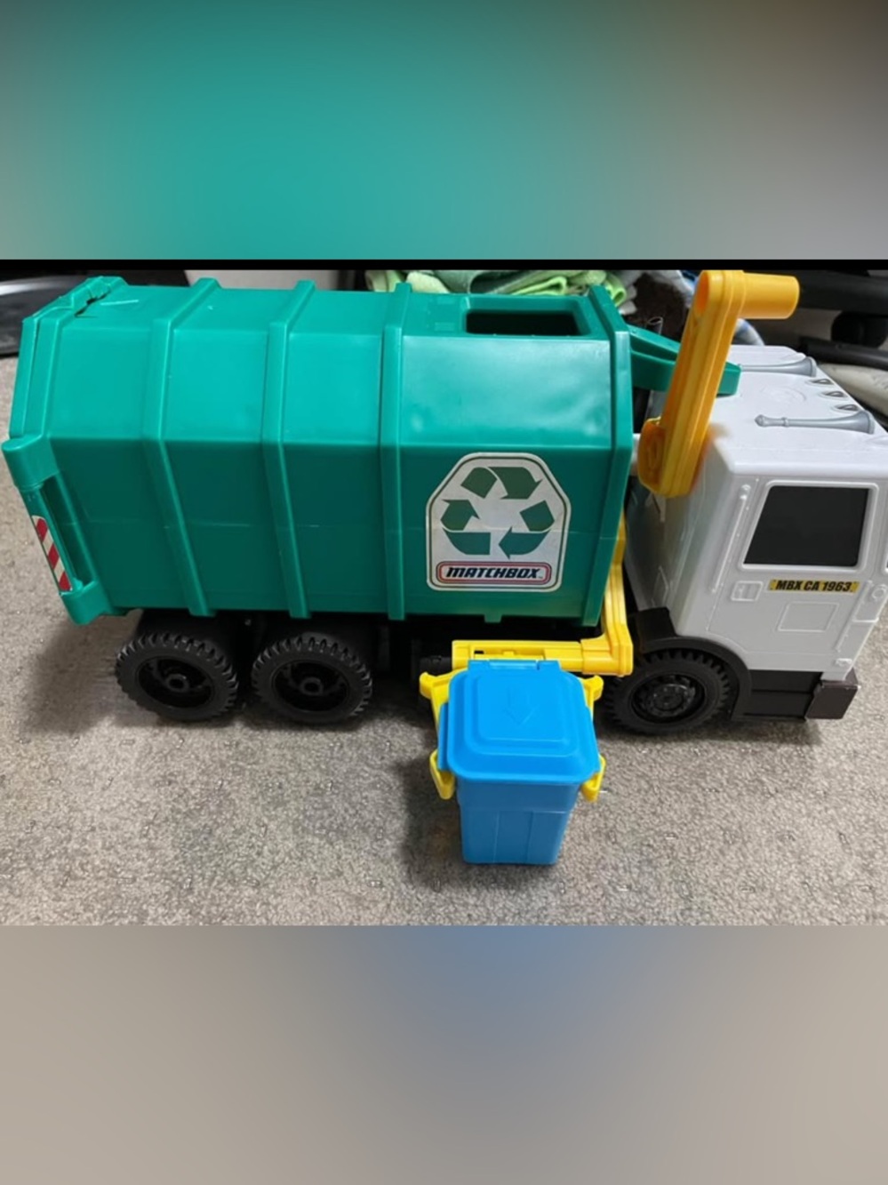 Matchbox Green Recycling Truck Toy with Blue Bin